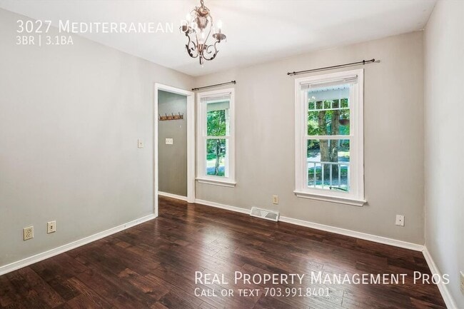 Building Photo - 3027 Mediterranean Dr