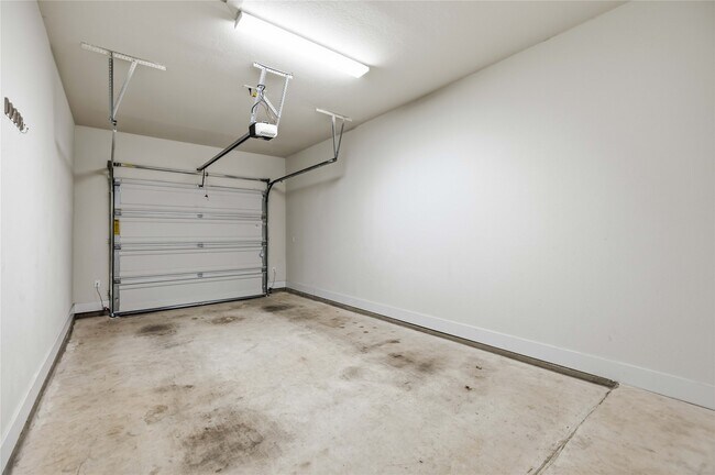 Building Photo - 1722 Rowdy Loop