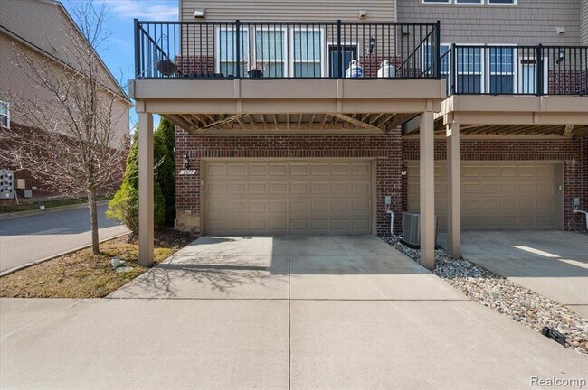 Building Photo - 2877 Hartwick Dr