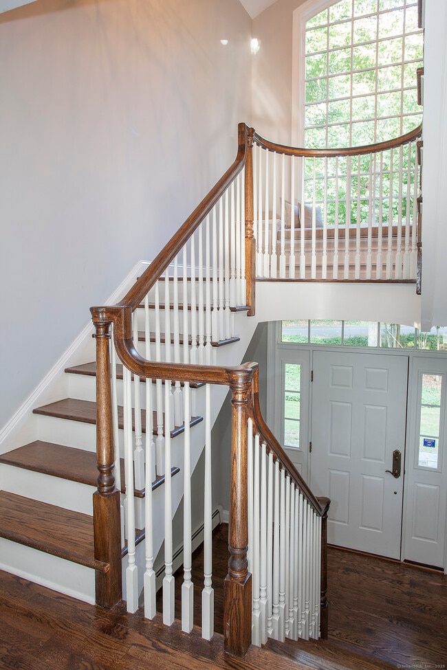 Building Photo - 38 Berndale Dr