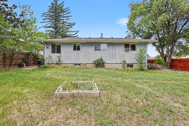 Building Photo - 1731 Auburn Dr