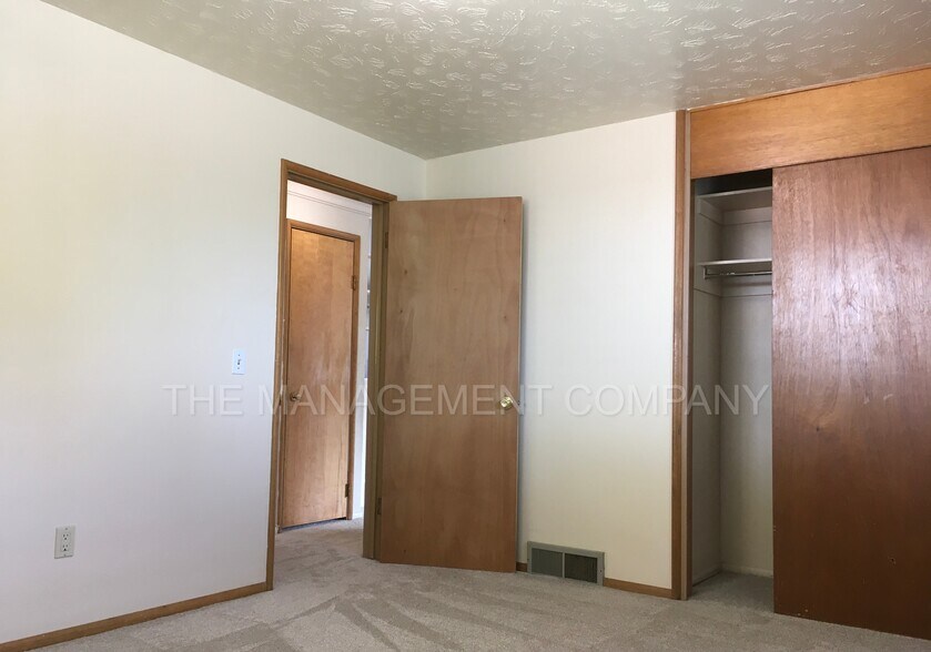 Building Photo - 230 Richardson Dr
