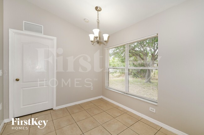 Building Photo - 2112 NE 14th Ave