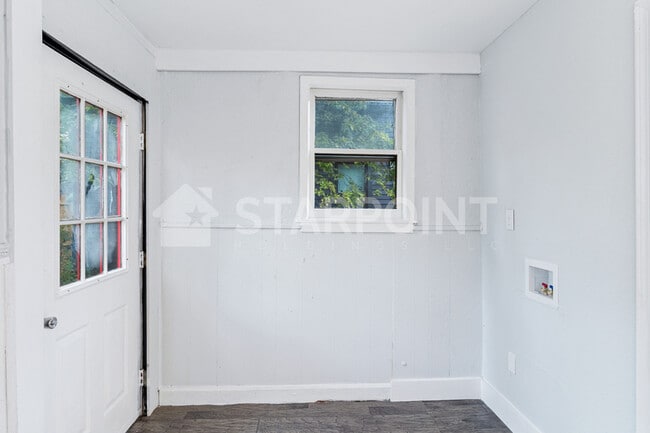 Building Photo - 2631 Northwestern Pkwy