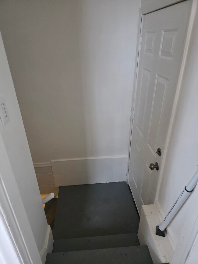 Building Photo - 4813 Greenlawn Dr