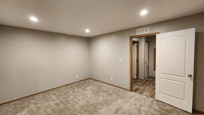 Building Photo - 11 Andreasen Dr