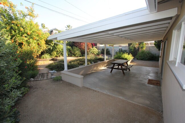 Building Photo - Beautiful 3 Bedroom Near UCR