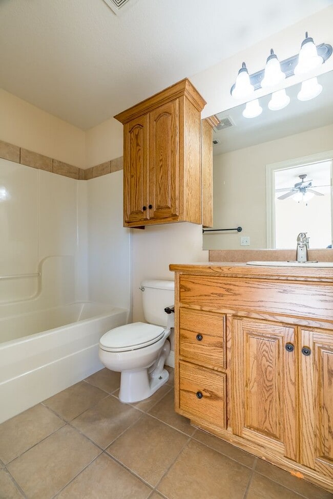 Building Photo - Four Bedroom Home Walking Distance to UofA! Lawn Care Included! AVAILABLE IN JULY!!!!!