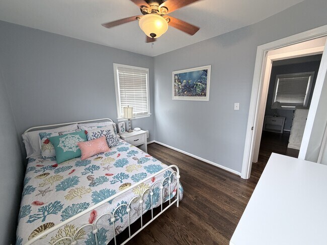 Building Photo - 1366 Baychester Ave