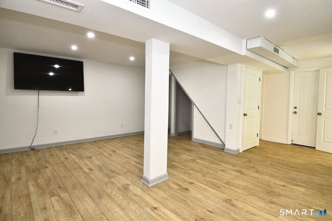 Building Photo - 170 Sequoia Rd