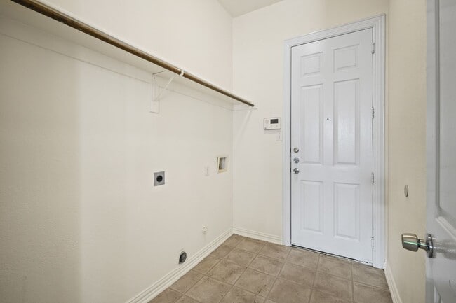 Building Photo - Stunning 4-Bedroom Rental Home with office...