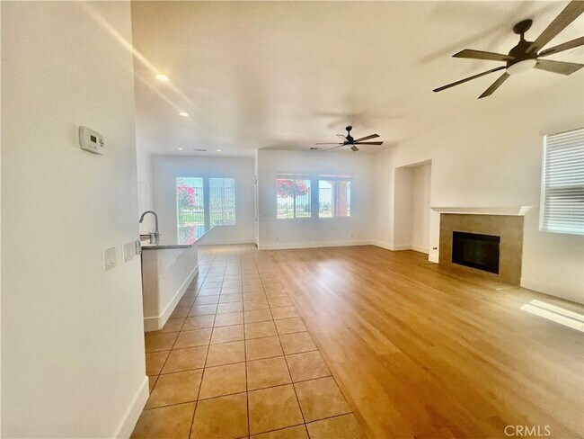 Building Photo - 77184 California Dr