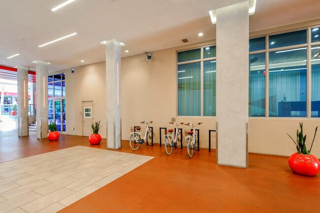 Building Photo - 777 N Ocean Dr