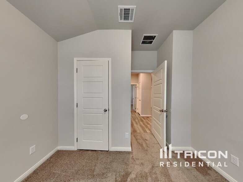 Building Photo - 5803 Zoey Wy