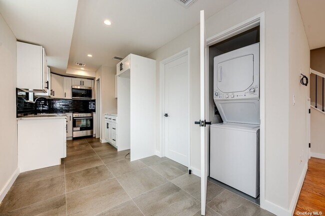 Building Photo - 40 Kildare Rd