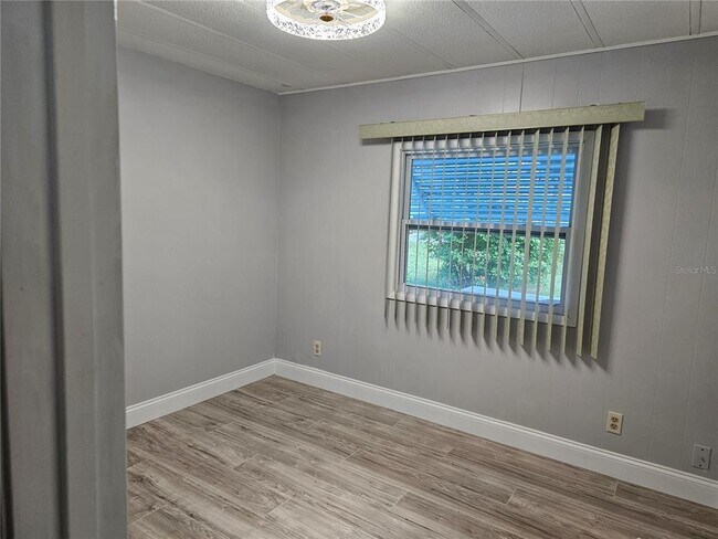 Building Photo - 354 Ivanhoe Cir