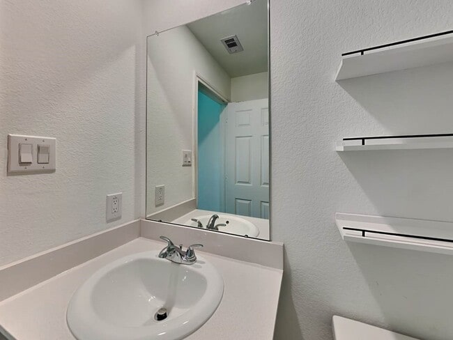 Building Photo - 24110 Mustang Run Dr