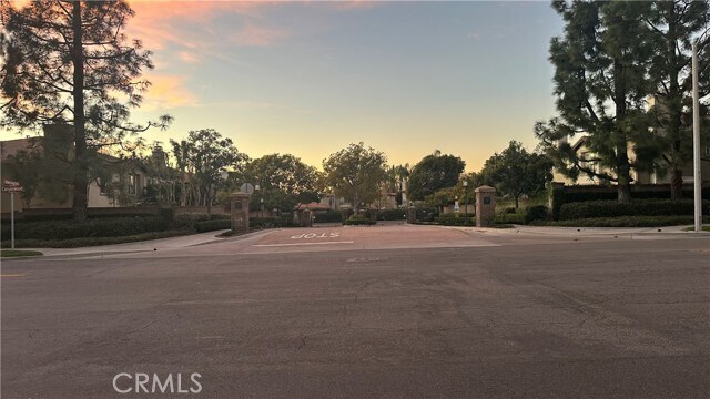 Building Photo - 449 Ridgeway