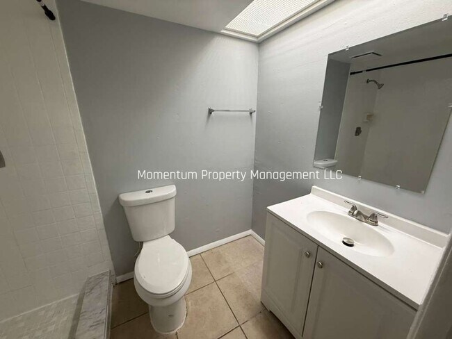 Building Photo - BEAUTIFUL REMODELED 3/2 IN CLEARWATER!! AVAILABLE FOR IMMEDIATE MOVE IN!!