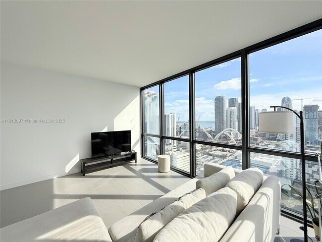 Building Photo - 1600 NE 1st Ave