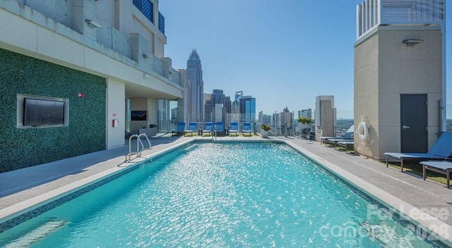 Building Photo - 640 N Church St