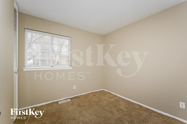 Building Photo - 5323 Ville-Cecelia Ln