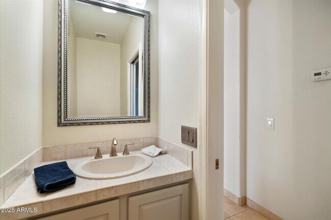 Building Photo - 10060 E Emerald Dr