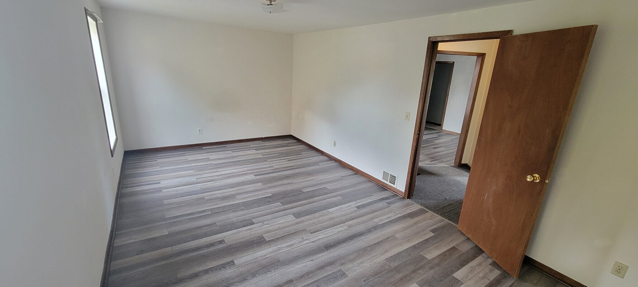 Master Bedroom - 353 Emma St