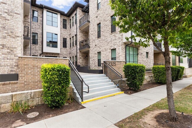 Building Photo - 4325 Jackson Ave
