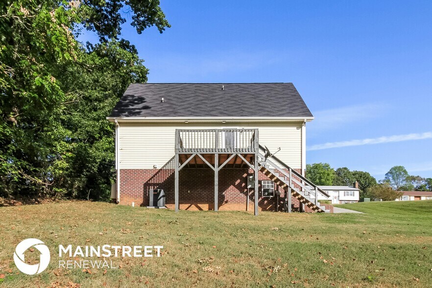 Building Photo - 203 Lois Ln