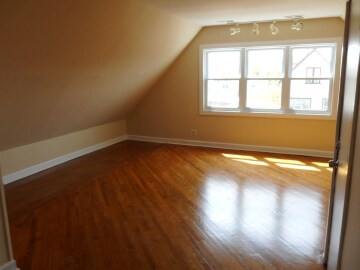 Building Photo - 3012 W Belmont Ave