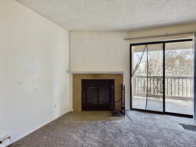 Building Photo - 14720 E Kentucky Dr