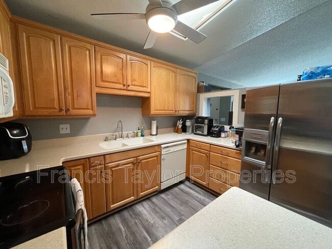 Building Photo - 2422 Teaberry Glen