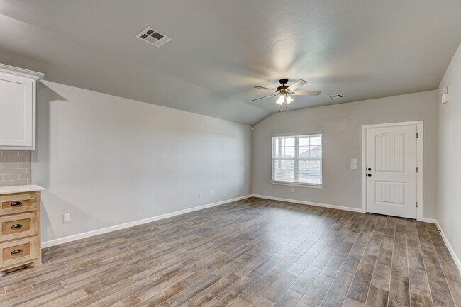 Building Photo - 634 Juniper St