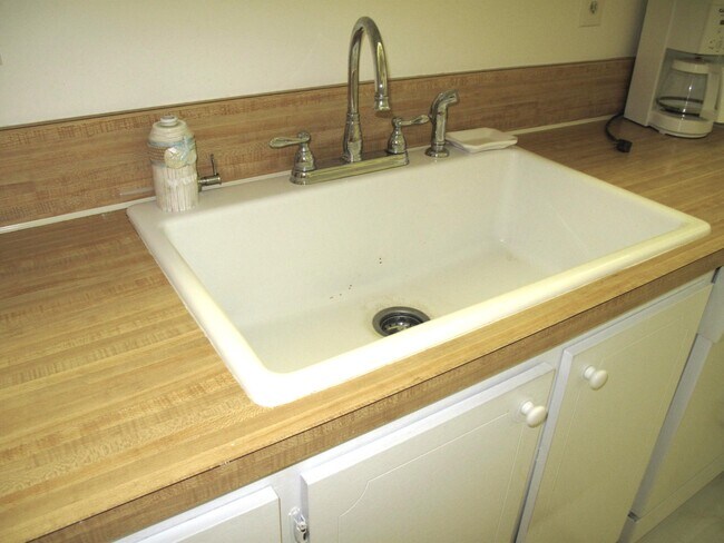 Building Photo - 14500 Canalview Dr