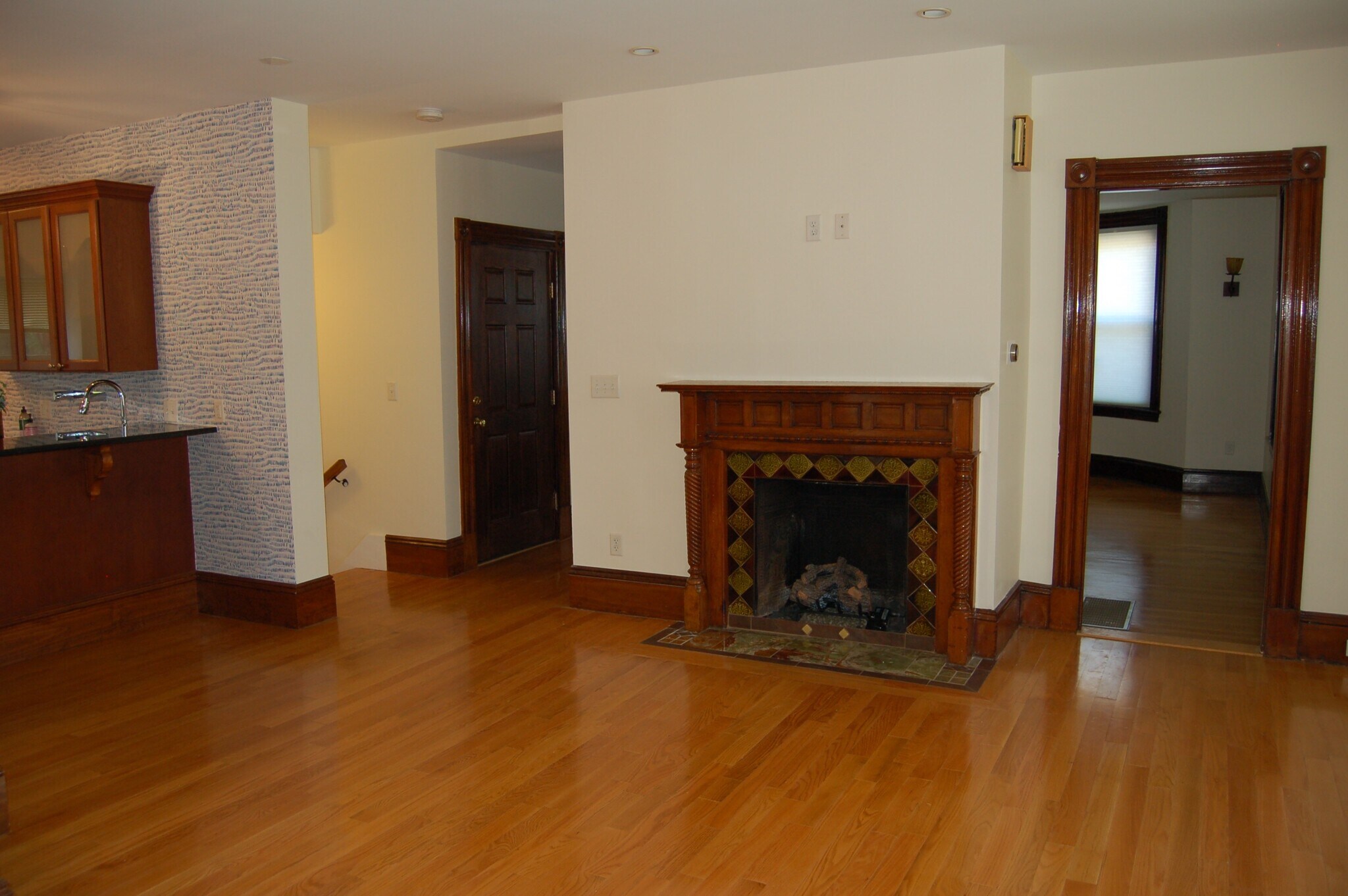 Building Photo - 16 Kent Sq