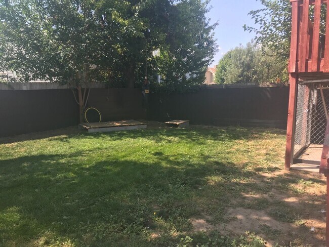 Building Photo - Spacious West Jordan Home w 2 car attached...