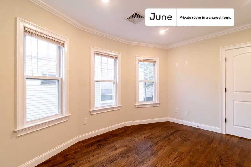 Building Photo - Room in Shared 4 bed/1.5 bath home