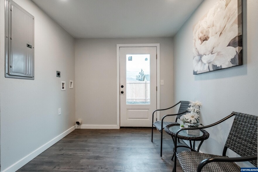 Building Photo - 440 S 6th St