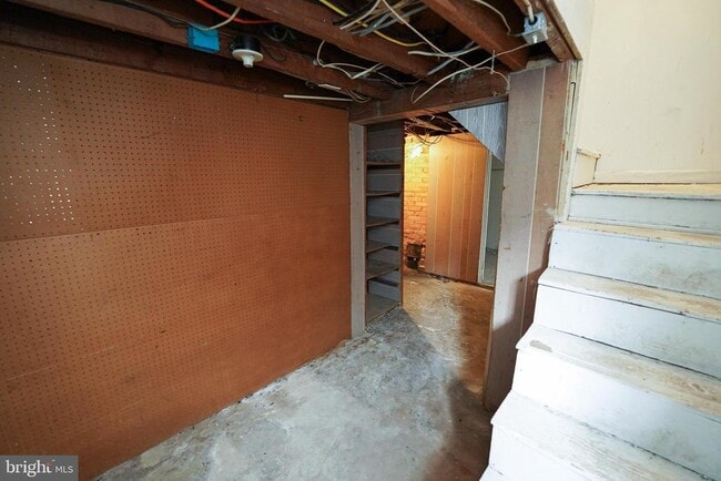 Building Photo - 605 Oak Hill Ave