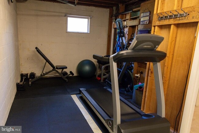 Building Photo - 6519 Byrnes Dr