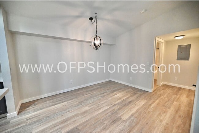 Building Photo - Charming 1-Bedroom Condo in Prime Destin Location
