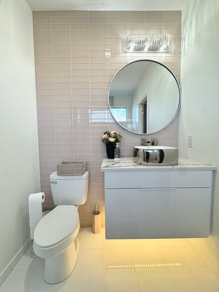 Building Photo - 4732 Mercier St