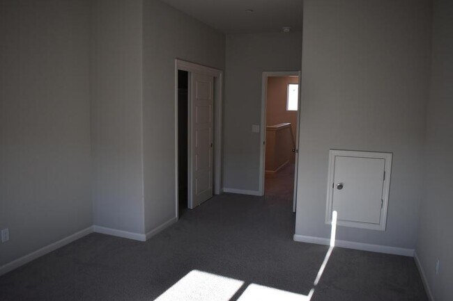 Building Photo - 610 Wood Crest Ave