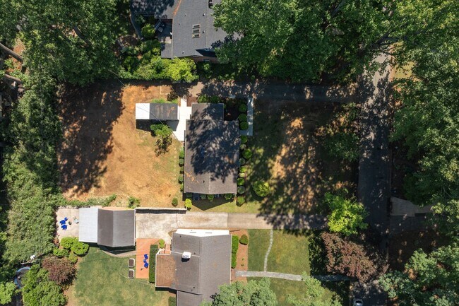 Building Photo - 3408 Kirby Dr