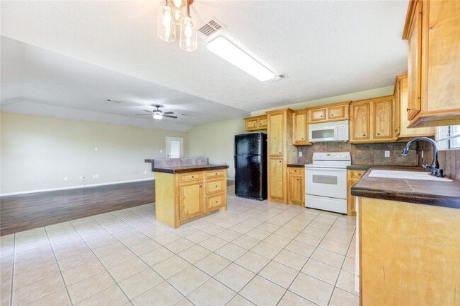 Building Photo - 9550 Thousand Oaks Loop