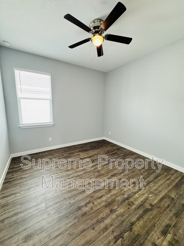 Building Photo - 6073 Vermont Ave