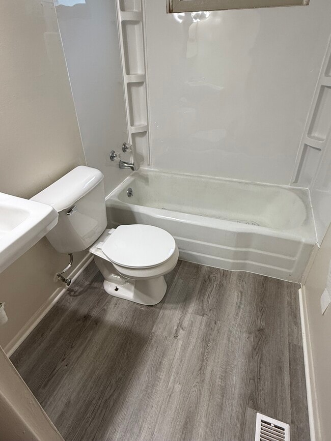 Building Photo - 1916/1918 Building