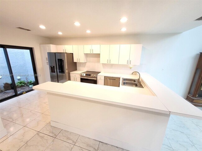 Building Photo - 19530 Cypress Ct