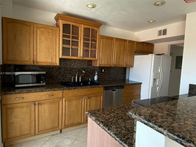 Building Photo - 7626 Byron Ave